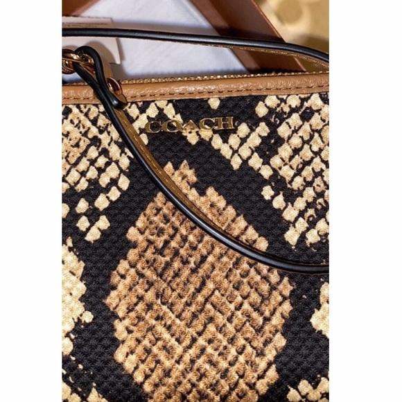 🖤Coach RARE🐍 Snake skin Wristlet/Clutch🖤NEVER USED 🖤 - Picture 3 of 6